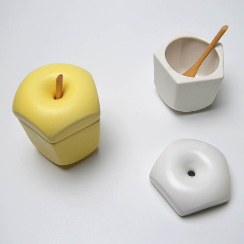 Spice bottles for practical kitchen organization