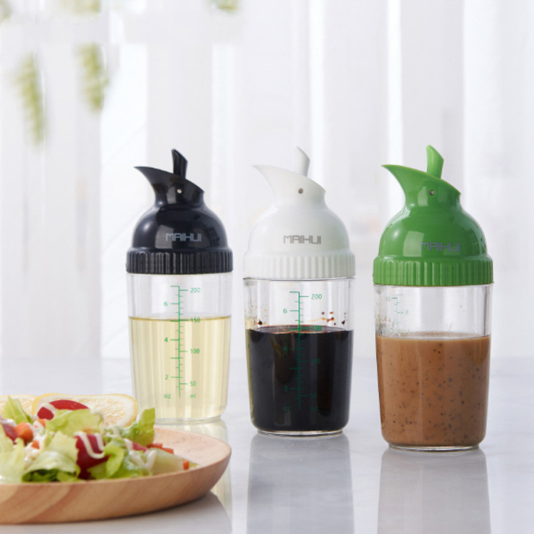 Seasoning measuring bottle with scale